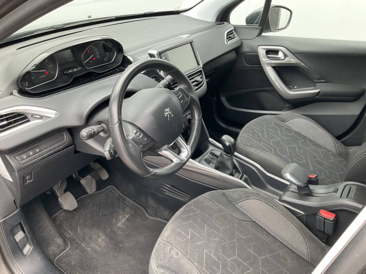 Peugeot 2008 Peugeot 2008 1.2 111pk Blue Lion Carplay Airco Cruise Hoge zit