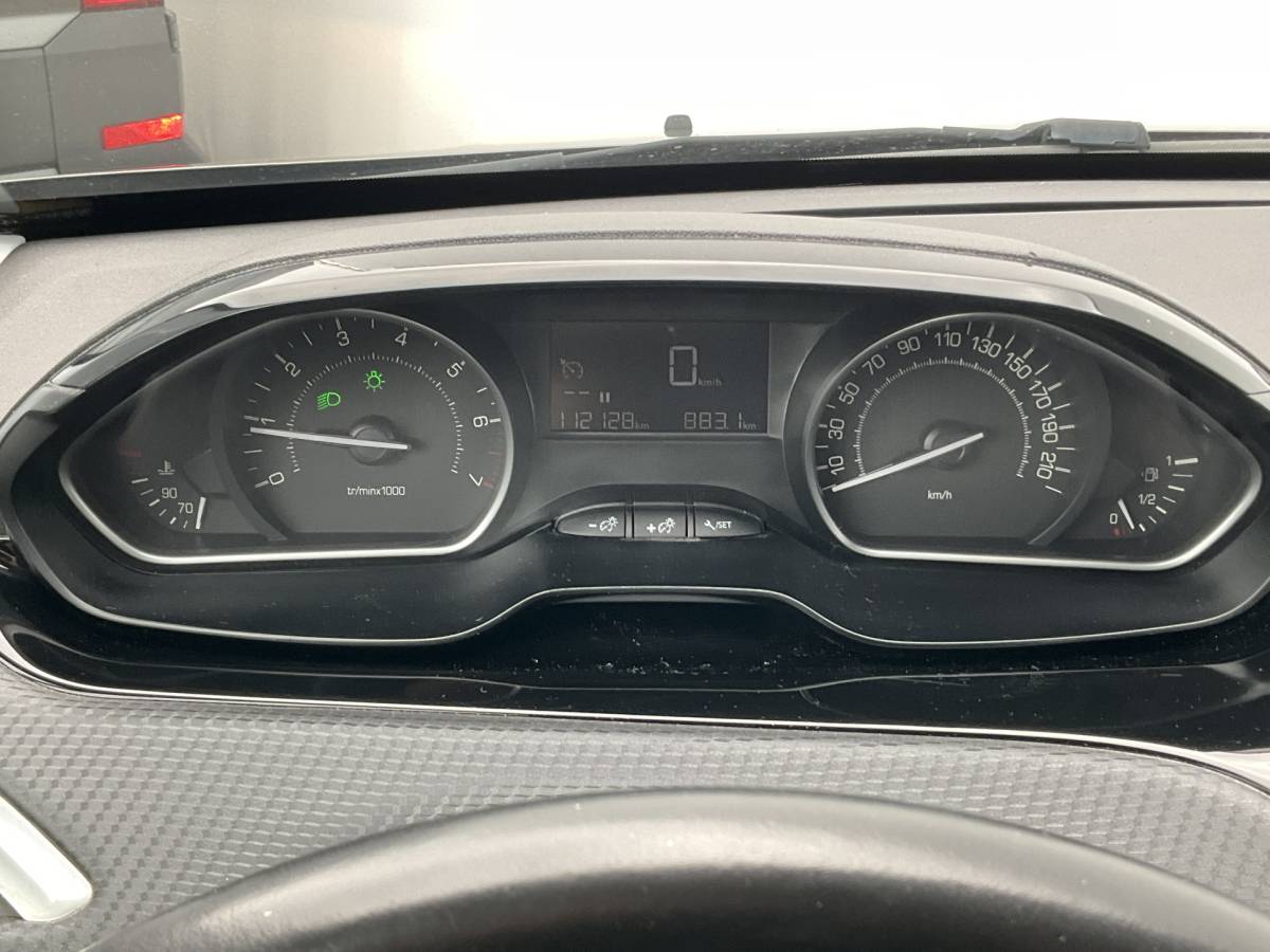 Peugeot 2008 Peugeot 2008 1.2 111pk Blue Lion Carplay Airco Cruise Hoge zit