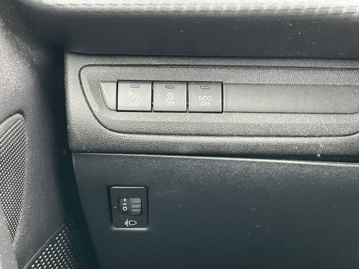 Peugeot 2008 Peugeot 2008 1.2 111pk Blue Lion Carplay Airco Cruise Hoge zit