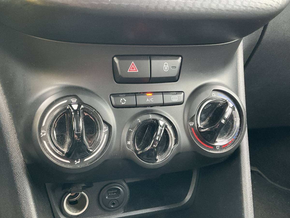 Peugeot 2008 Peugeot 2008 1.2 111pk Blue Lion Carplay Airco Cruise Hoge zit