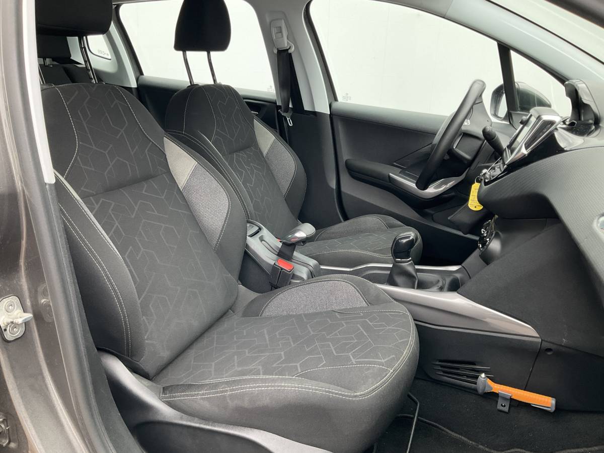 Peugeot 2008 Peugeot 2008 1.2 111pk Blue Lion Carplay Airco Cruise Hoge zit