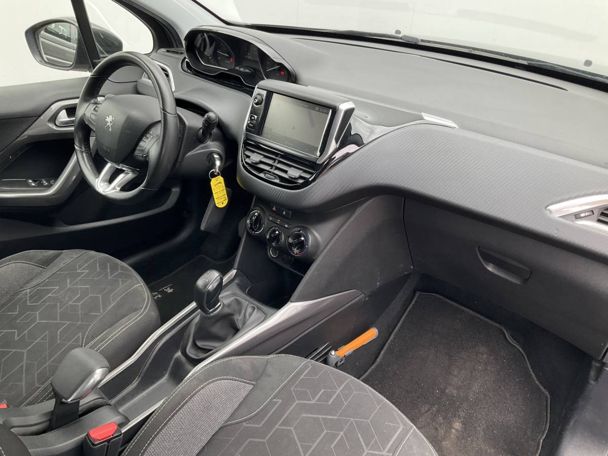 Peugeot 2008 Peugeot 2008 1.2 111pk Blue Lion Carplay Airco Cruise Hoge zit