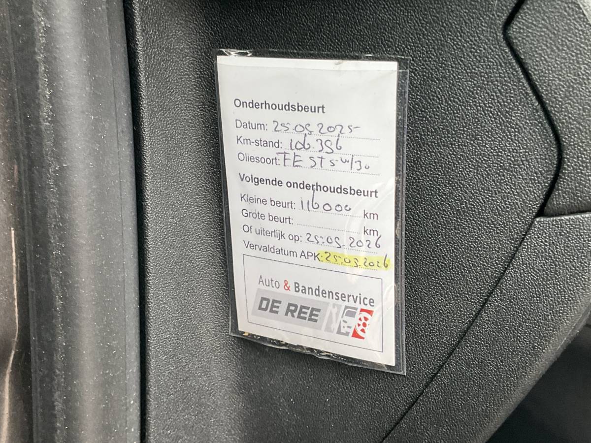 Peugeot 2008 Peugeot 2008 1.2 111pk Blue Lion Carplay Airco Cruise Hoge zit