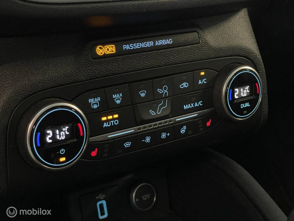 Ford Focus Ford Focus 1.0 EcoBoost Titanium Business | B&O | ACC | Trekhaak | Distributieriem Vervangen