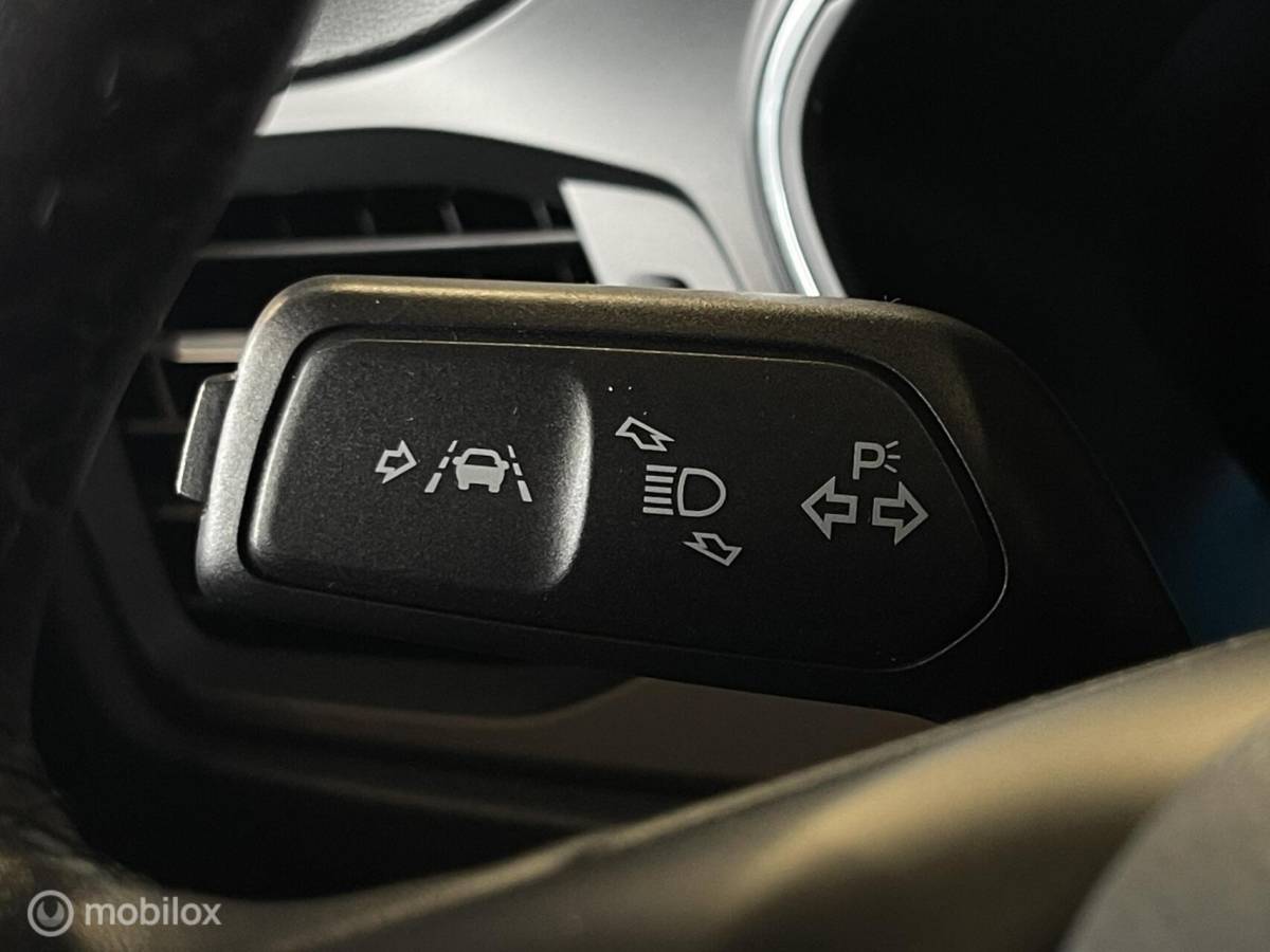 Ford Focus Ford Focus 1.0 EcoBoost Titanium Business | B&O | ACC | Trekhaak | Distributieriem Vervangen