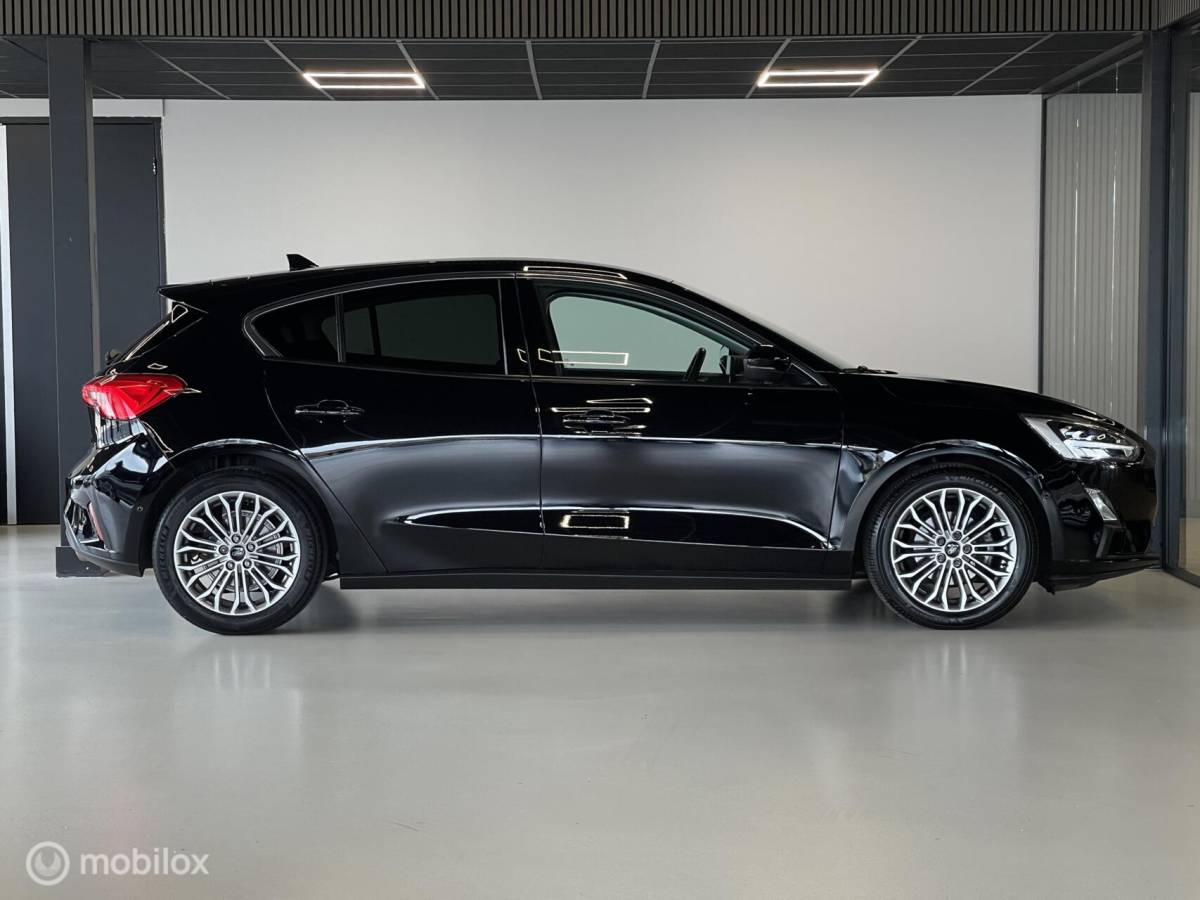 Ford Focus Ford Focus 1.0 EcoBoost Titanium Business | B&O | ACC | Trekhaak | Distributieriem Vervangen