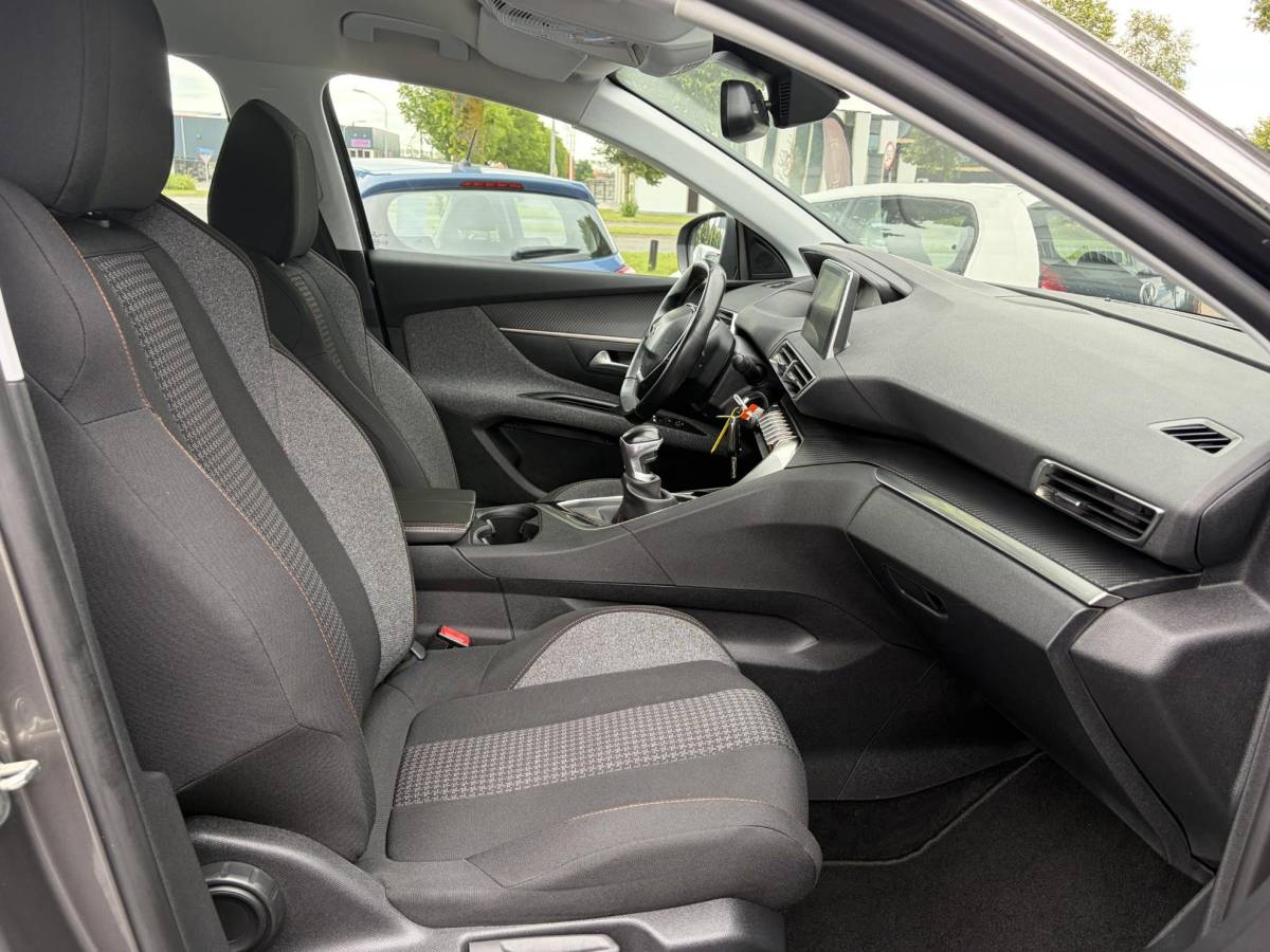 Peugeot 5008 Peugeot 5008 1.2 PureTech Active 1e Eigenaar,D-riem 12-2023,Trekhaak,7 Persoons,6 Bak,Carplay,Clima,Cruise,131pk,Pdc,Dealer Onderhouden,N.A.P,Apk tot 05-2027