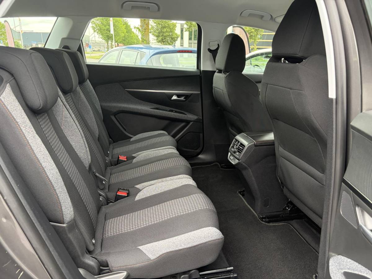 Peugeot 5008 Peugeot 5008 1.2 PureTech Active 1e Eigenaar,D-riem 12-2023,Trekhaak,7 Persoons,6 Bak,Carplay,Clima,Cruise,131pk,Pdc,Dealer Onderhouden,N.A.P,Apk tot 05-2027