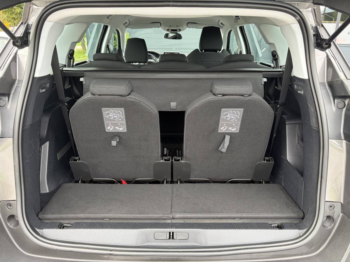 Peugeot 5008 Peugeot 5008 1.2 PureTech Active 1e Eigenaar,D-riem 12-2023,Trekhaak,7 Persoons,6 Bak,Carplay,Clima,Cruise,131pk,Pdc,Dealer Onderhouden,N.A.P,Apk tot 05-2027