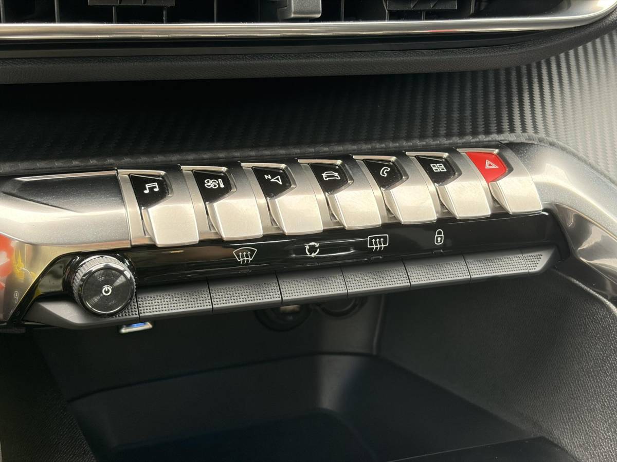 Peugeot 5008 Peugeot 5008 1.2 PureTech Active 1e Eigenaar,D-riem 12-2023,Trekhaak,7 Persoons,6 Bak,Carplay,Clima,Cruise,131pk,Pdc,Dealer Onderhouden,N.A.P,Apk tot 05-2027