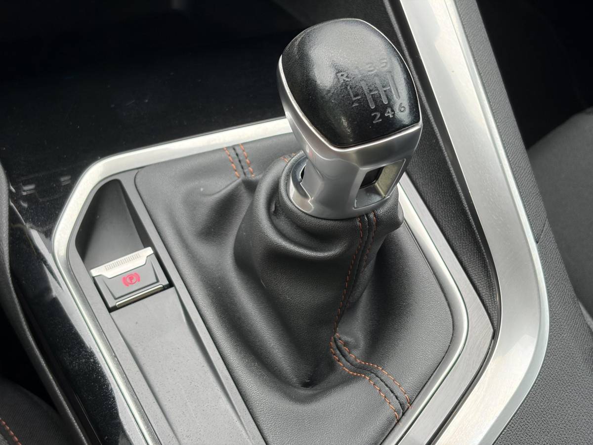 Peugeot 5008 Peugeot 5008 1.2 PureTech Active 1e Eigenaar,D-riem 12-2023,Trekhaak,7 Persoons,6 Bak,Carplay,Clima,Cruise,131pk,Pdc,Dealer Onderhouden,N.A.P,Apk tot 05-2027