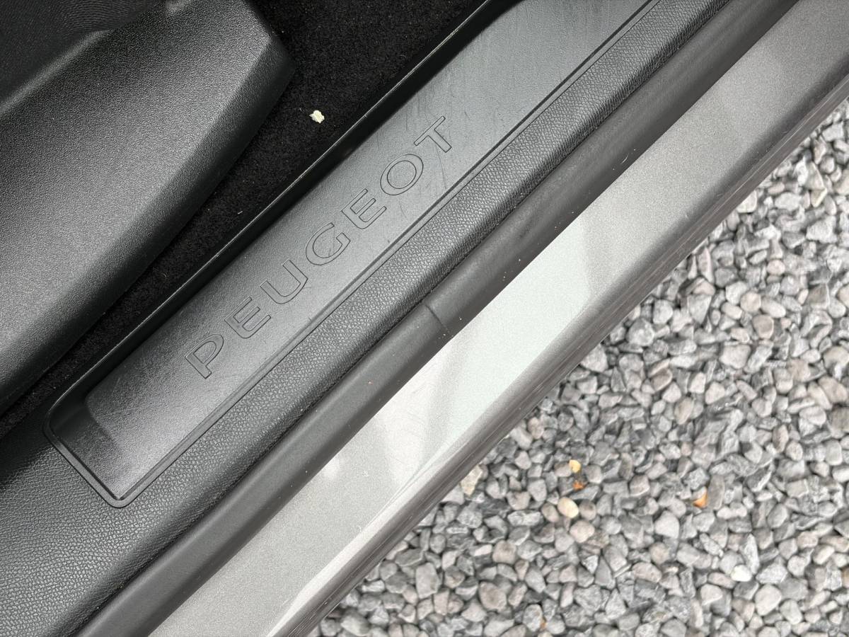 Peugeot 5008 Peugeot 5008 1.2 PureTech Active 1e Eigenaar,D-riem 12-2023,Trekhaak,7 Persoons,6 Bak,Carplay,Clima,Cruise,131pk,Pdc,Dealer Onderhouden,N.A.P,Apk tot 05-2027