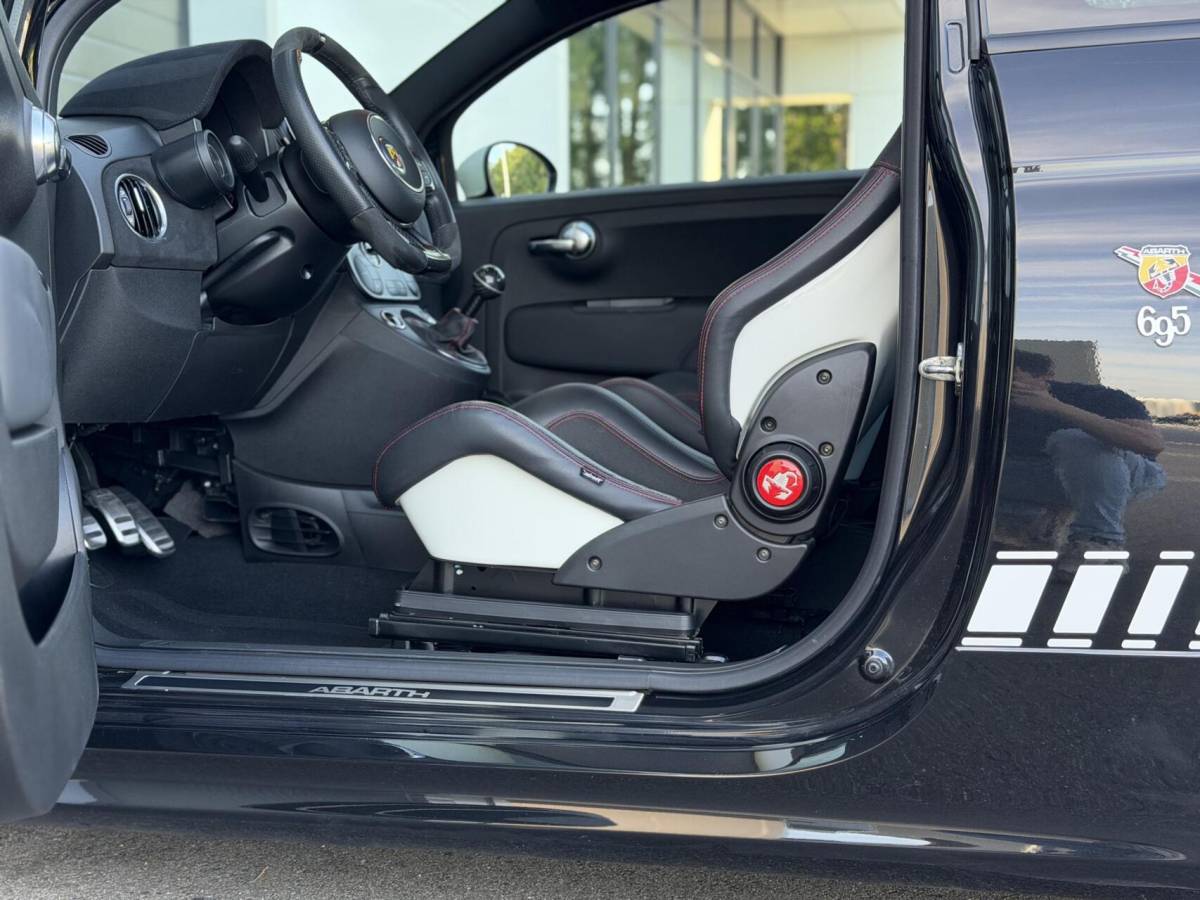 Abarth 695 Abarth 695 1.4 T-Jet Esseesse UNIEK!|180PK|Sabelt|Akrapovic