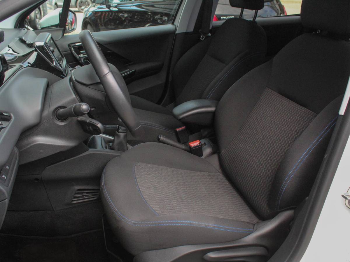 Peugeot 208 Peugeot 208 1.2 PureTech Signature | Airco | Navi | Park sens | Lm-Velgen