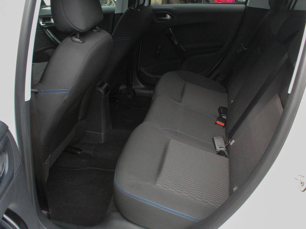 Peugeot 208 Peugeot 208 1.2 PureTech Signature | Airco | Navi | Park sens | Lm-Velgen