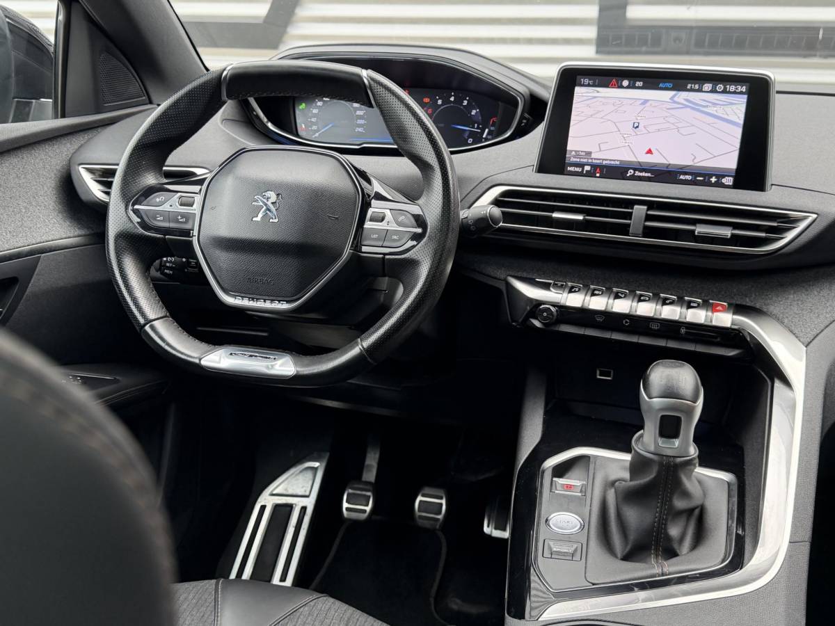 Peugeot 3008 Peugeot 3008 1.2 PureTech GT Line Navi|Pano|Camera|Carplay|Trekhaak|Clima|Cruise|N.A.P|APK tot 02-2027