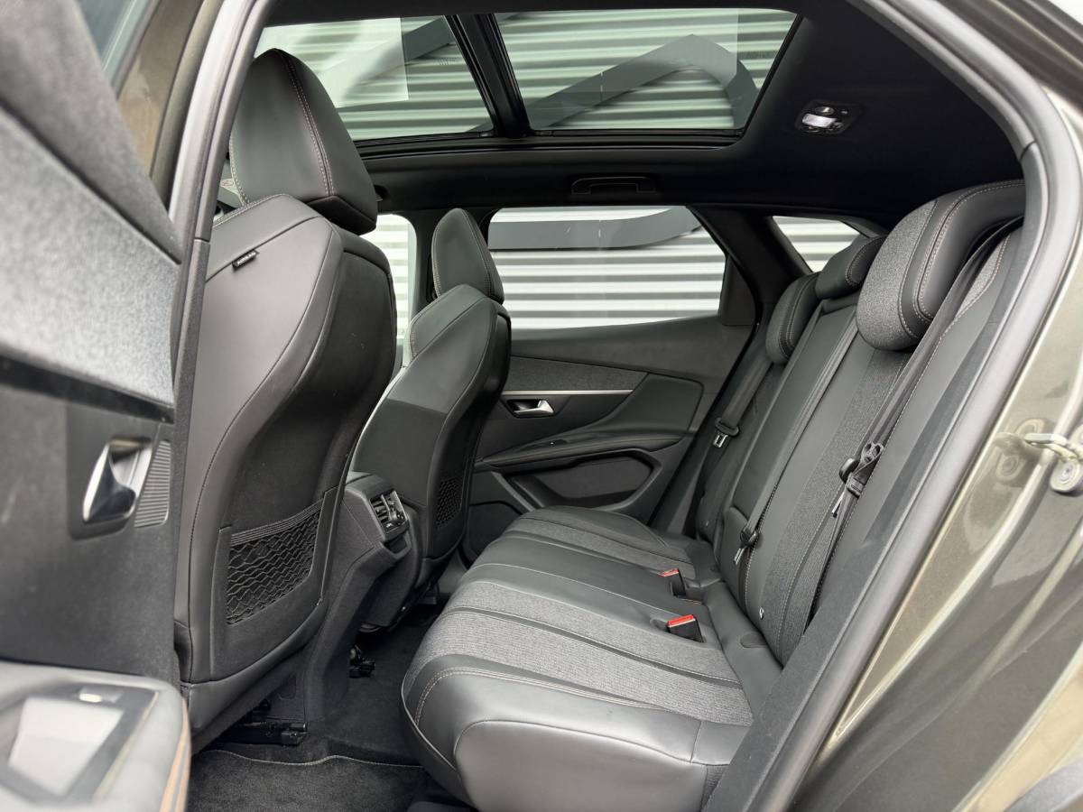 Peugeot 3008 Peugeot 3008 1.2 PureTech GT Line Navi|Pano|Camera|Carplay|Trekhaak|Clima|Cruise|N.A.P|APK tot 02-2027