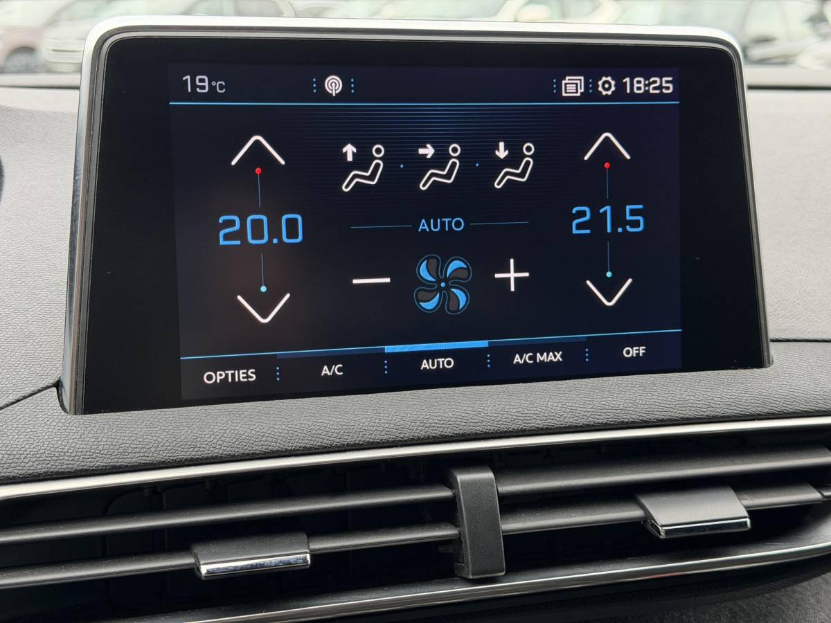 Peugeot 3008 Peugeot 3008 1.2 PureTech GT Line Navi|Pano|Camera|Carplay|Trekhaak|Clima|Cruise|N.A.P|APK tot 02-2027