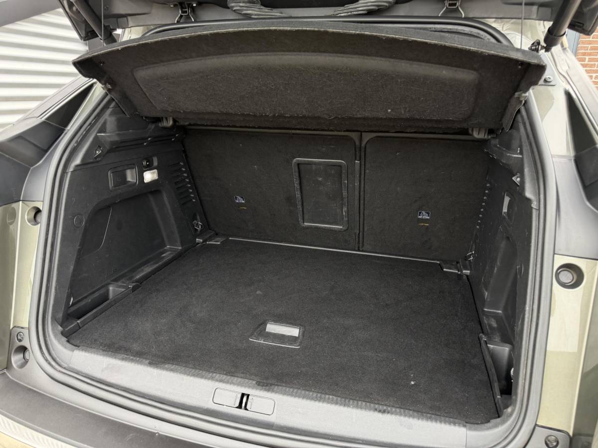 Peugeot 3008 Peugeot 3008 1.2 PureTech GT Line Navi|Pano|Camera|Carplay|Trekhaak|Clima|Cruise|N.A.P|APK tot 02-2027