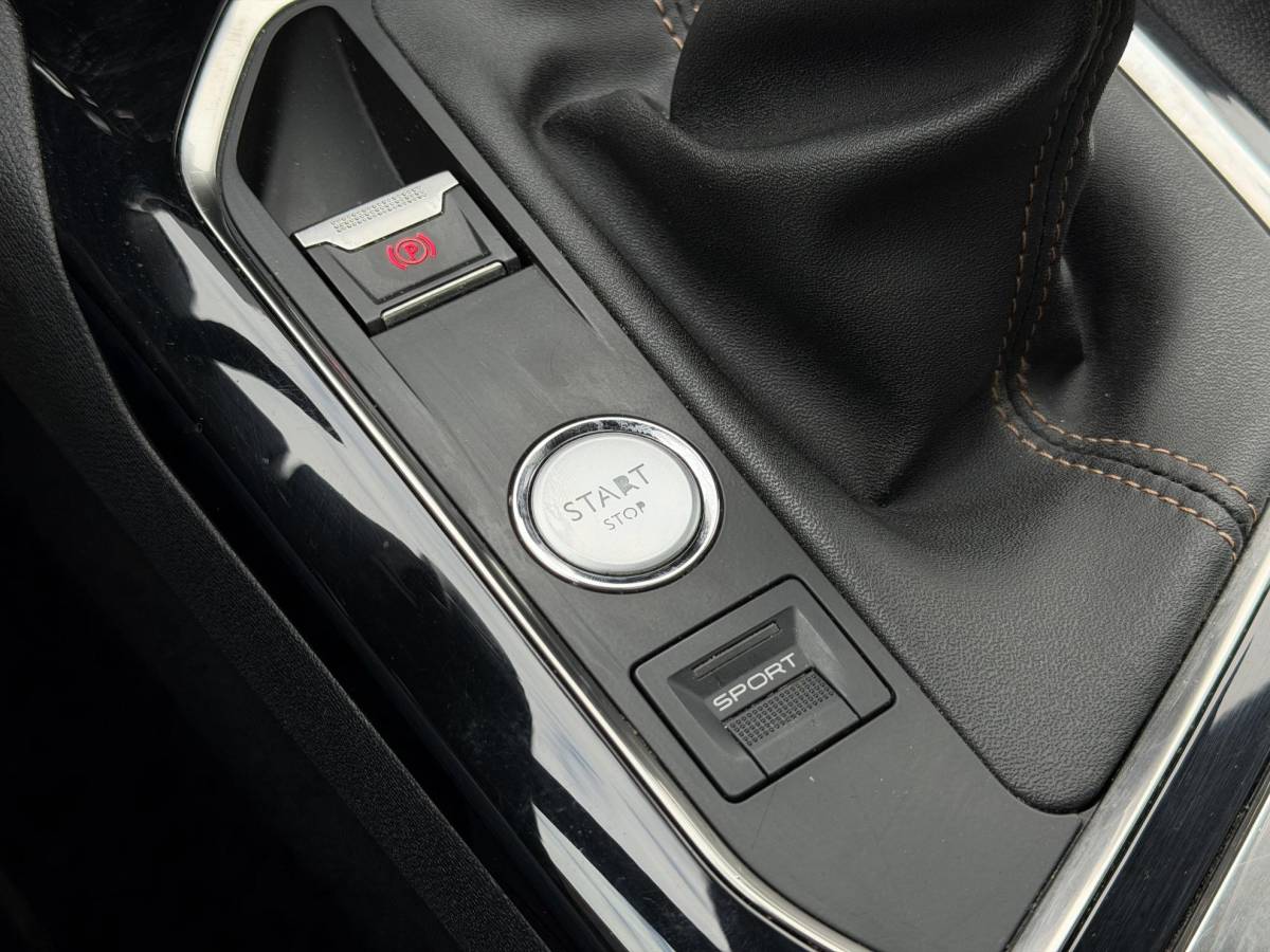Peugeot 3008 Peugeot 3008 1.2 PureTech GT Line Navi|Pano|Camera|Carplay|Trekhaak|Clima|Cruise|N.A.P|APK tot 02-2027