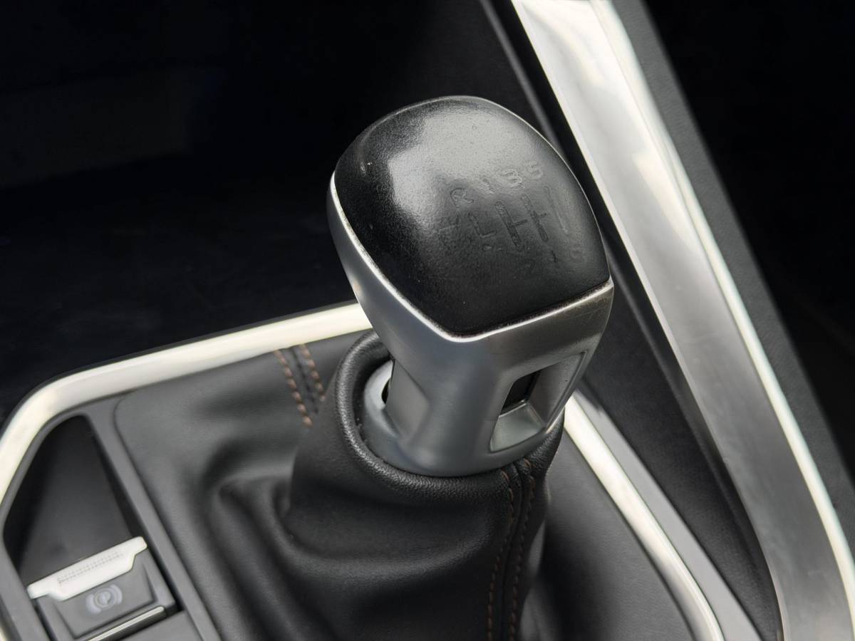 Peugeot 3008 Peugeot 3008 1.2 PureTech GT Line Navi|Pano|Camera|Carplay|Trekhaak|Clima|Cruise|N.A.P|APK tot 02-2027