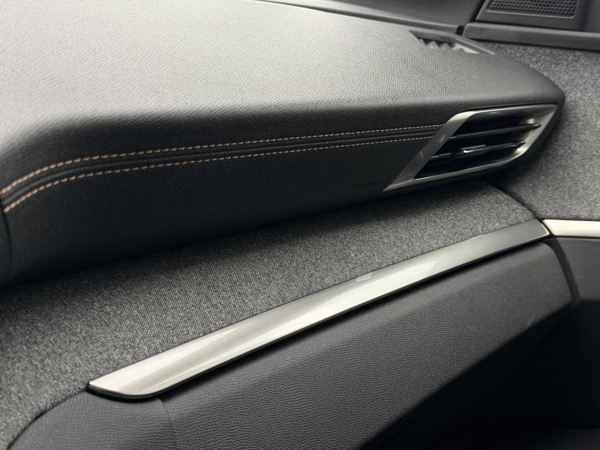 Peugeot 3008 Peugeot 3008 1.2 PureTech GT Line Navi|Pano|Camera|Carplay|Trekhaak|Clima|Cruise|N.A.P|APK tot 02-2027