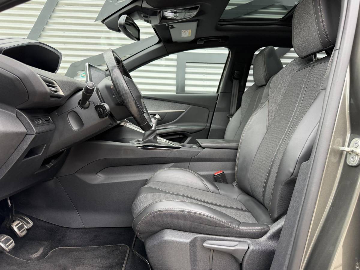 Peugeot 3008 Peugeot 3008 1.2 PureTech GT Line Navi|Pano|Camera|Carplay|Trekhaak|Clima|Cruise|N.A.P|APK tot 02-2027