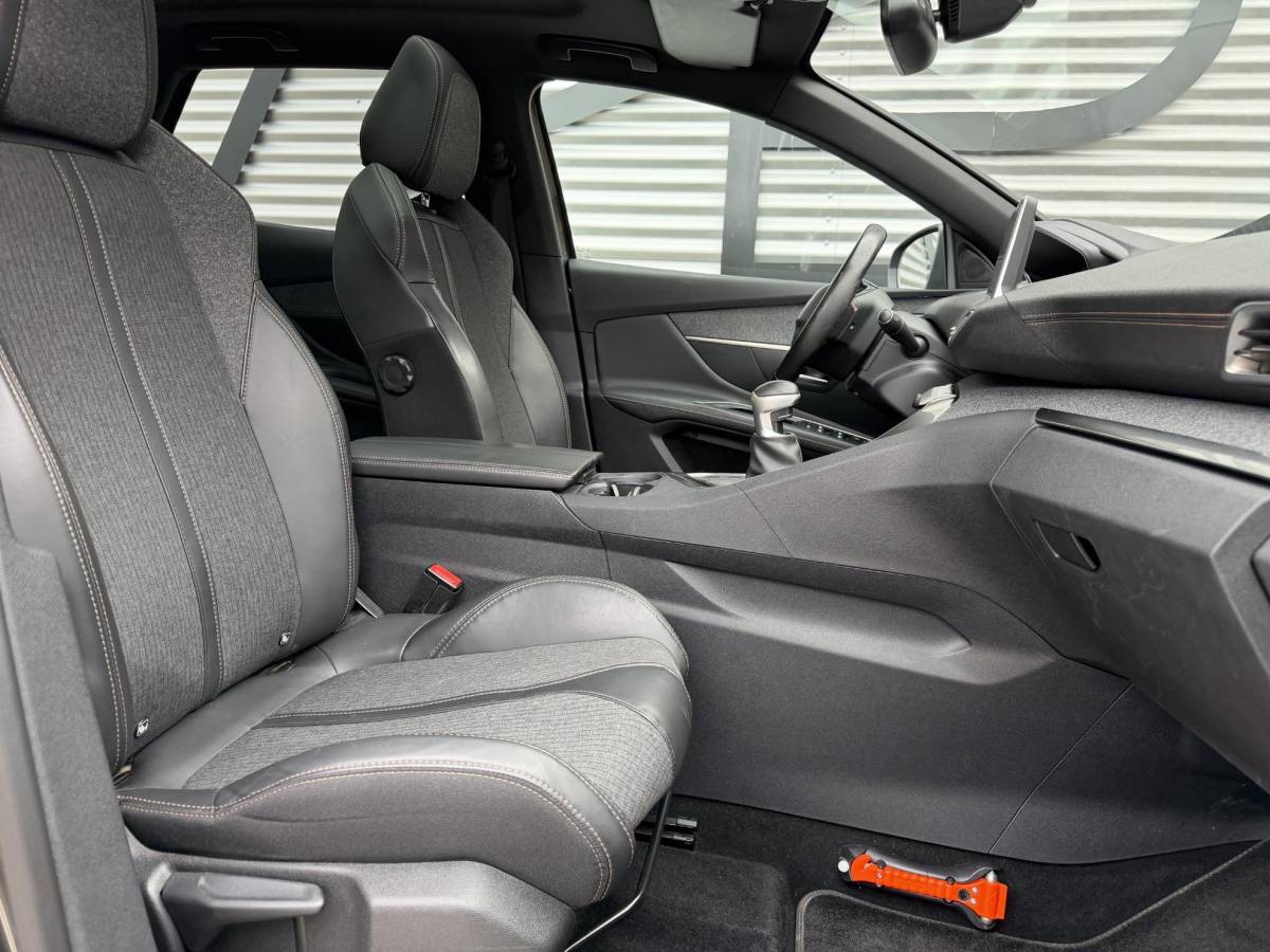 Peugeot 3008 Peugeot 3008 1.2 PureTech GT Line Navi|Pano|Camera|Carplay|Trekhaak|Clima|Cruise|N.A.P|APK tot 02-2027