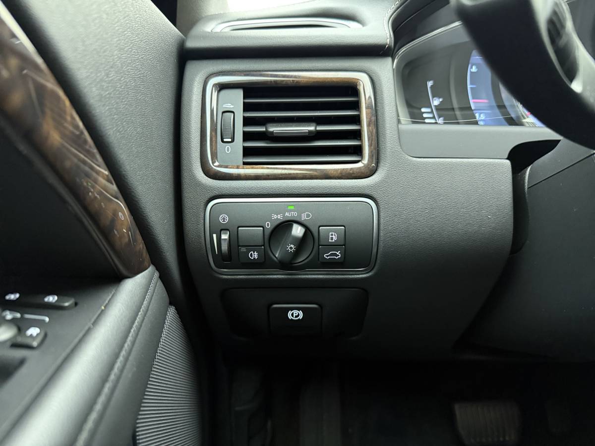 Volvo XC70 Volvo XC70 T5  Polar+ INSCRIPTION / FULL-OPTIONS / ADAPTIVE CRUISE / NIVOMAT / CAMERA / TREKHAAK