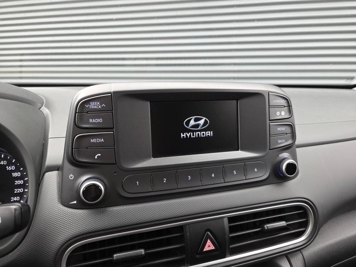 Hyundai Kona Hyundai Kona 1.0T Essence | Airco | Cruise Control | Bluetooth telefoonverbinding | 18” Lichtmetalen velgen | Lane Assist