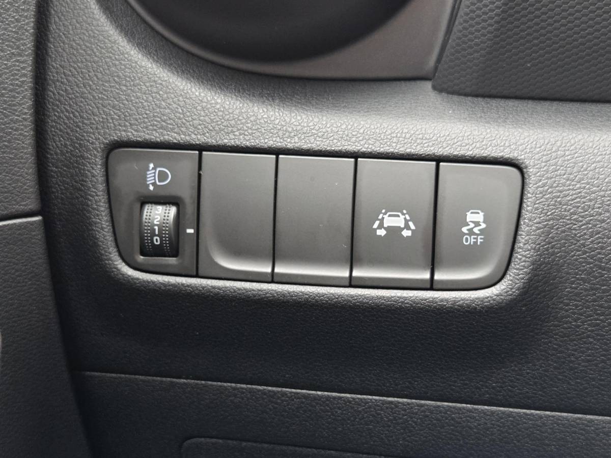 Hyundai Kona Hyundai Kona 1.0T Essence | Airco | Cruise Control | Bluetooth telefoonverbinding | 18” Lichtmetalen velgen | Lane Assist