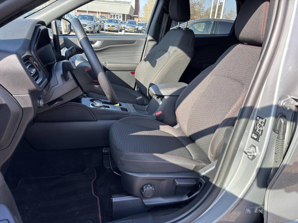 Ford Kuga Ford Kuga 2.5 FHEV ST-Line 190pk | Geen stekker nodig | Winterpack | Sync 4 Navigatie | Apple Carplay/Android auto | Achteruitrijcamera | All Weatherbanden