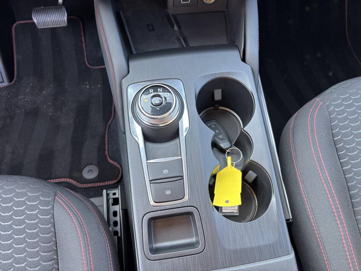 Ford Kuga Ford Kuga 2.5 FHEV ST-Line 190pk | Geen stekker nodig | Winterpack | Sync 4 Navigatie | Apple Carplay/Android auto | Achteruitrijcamera | All Weatherbanden