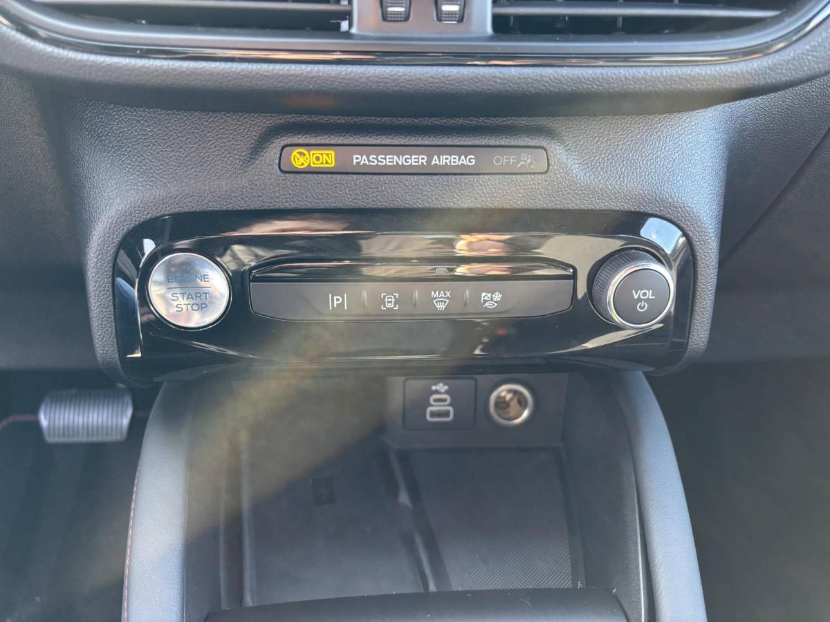 Ford Kuga Ford Kuga 2.5 FHEV ST-Line 190pk | Geen stekker nodig | Winterpack | Sync 4 Navigatie | Apple Carplay/Android auto | Achteruitrijcamera | All Weatherbanden