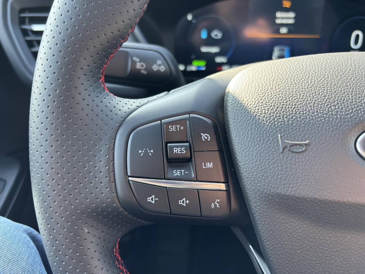 Ford Kuga Ford Kuga 2.5 FHEV ST-Line 190pk | Geen stekker nodig | Winterpack | Sync 4 Navigatie | Apple Carplay/Android auto | Achteruitrijcamera | All Weatherbanden