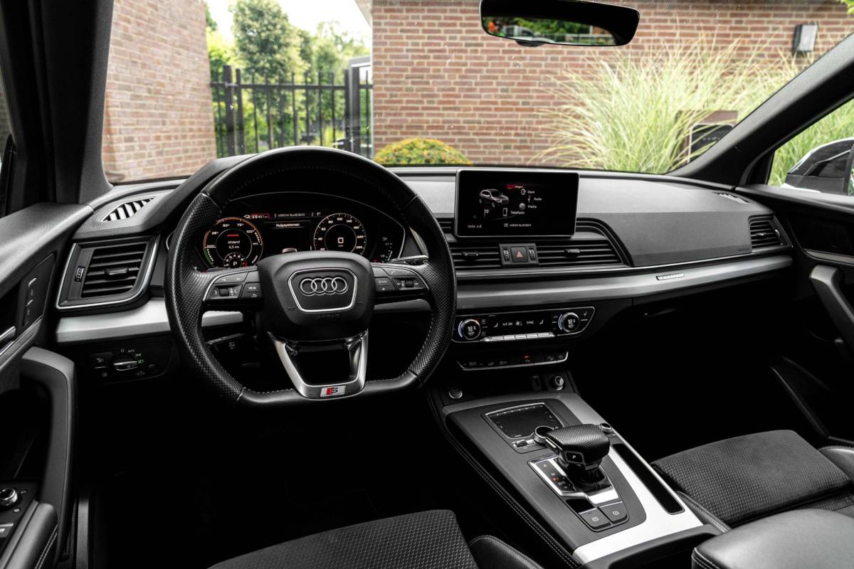 Audi Q5 Audi Q5 50 TFSI e Quattro S Edition 300 PK Virtual Keyless Stoelverwarming Elek.Trekhaak 20”