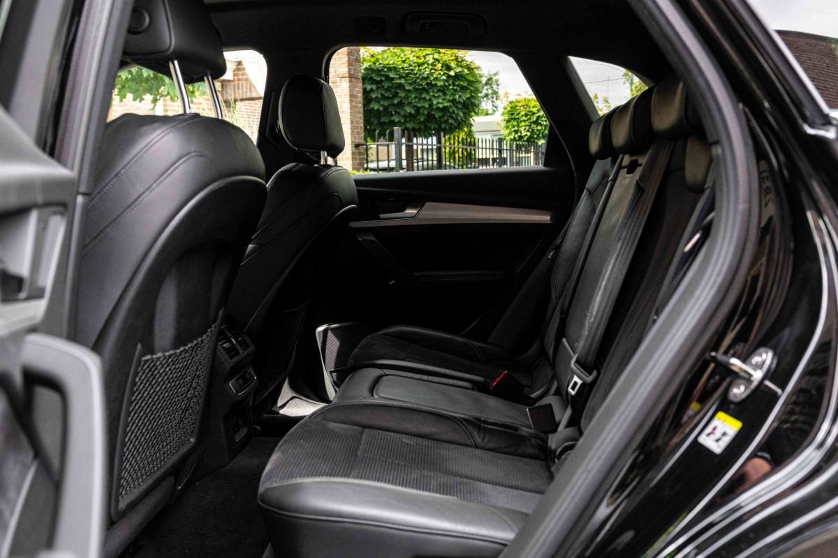 Audi Q5 Audi Q5 50 TFSI e Quattro S Edition 300 PK Virtual Keyless Stoelverwarming Elek.Trekhaak 20”