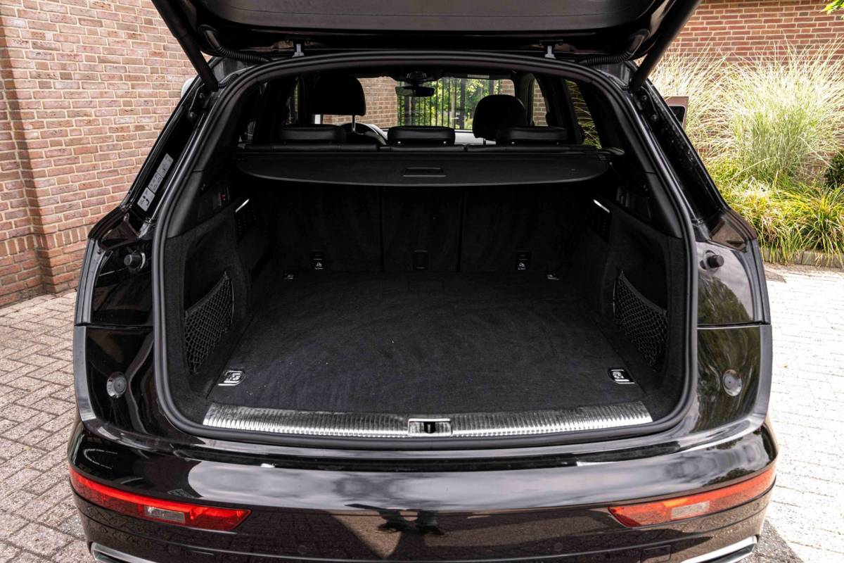 Audi Q5 Audi Q5 50 TFSI e Quattro S Edition 300 PK Virtual Keyless Stoelverwarming Elek.Trekhaak 20”