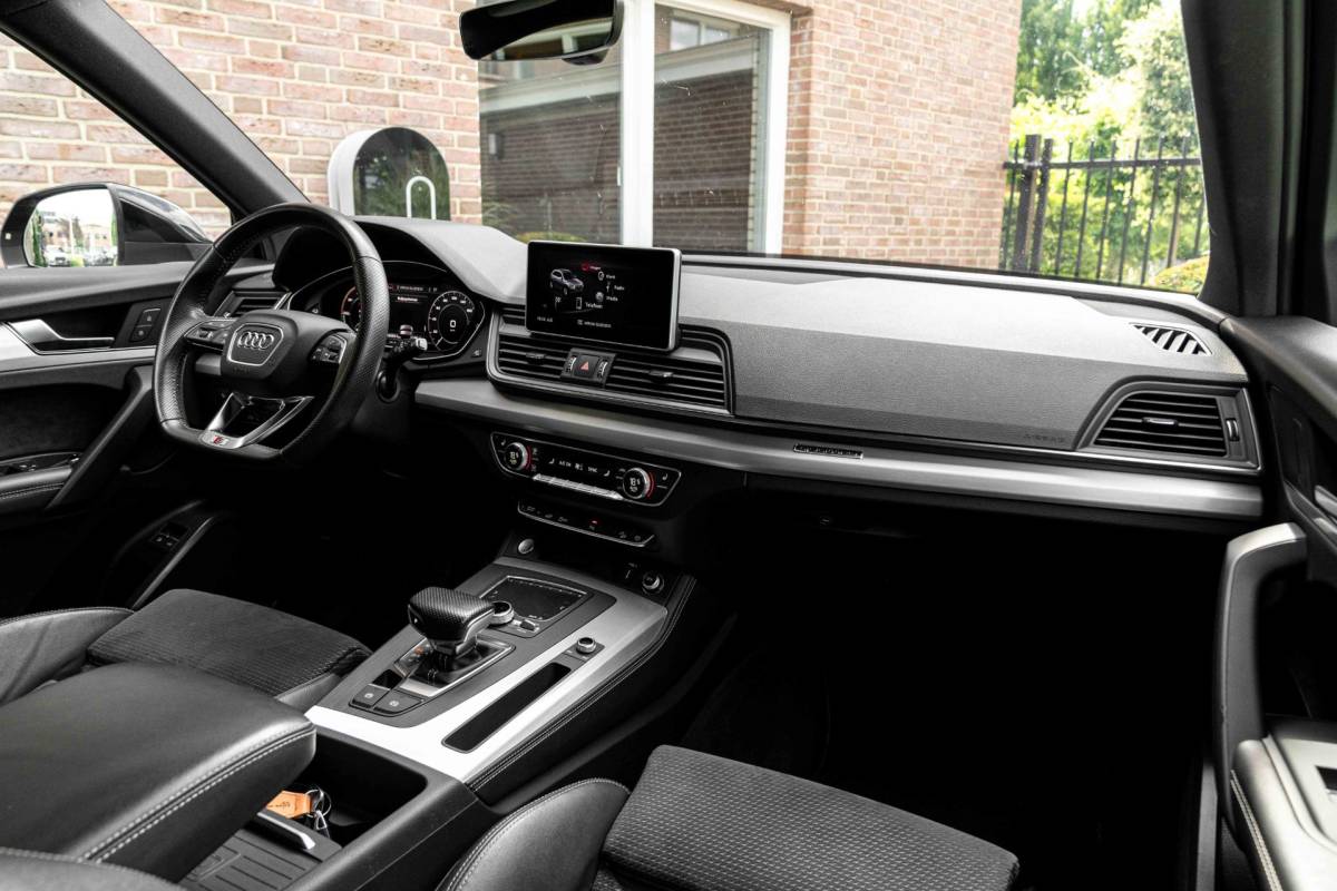 Audi Q5 Audi Q5 50 TFSI e Quattro S Edition 300 PK Virtual Keyless Stoelverwarming Elek.Trekhaak 20”