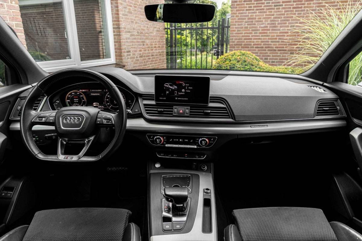 Audi Q5 Audi Q5 50 TFSI e Quattro S Edition 300 PK Virtual Keyless Stoelverwarming Elek.Trekhaak 20”