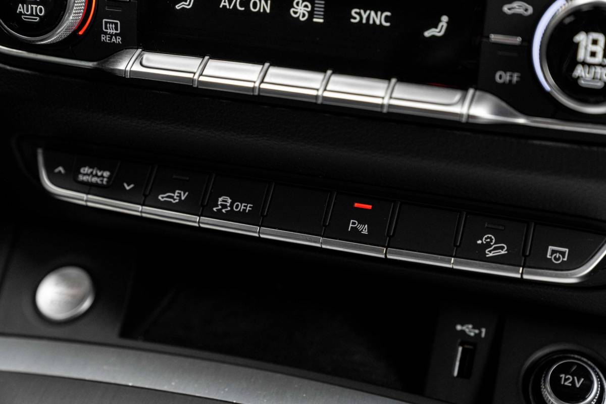 Audi Q5 Audi Q5 50 TFSI e Quattro S Edition 300 PK Virtual Keyless Stoelverwarming Elek.Trekhaak 20”