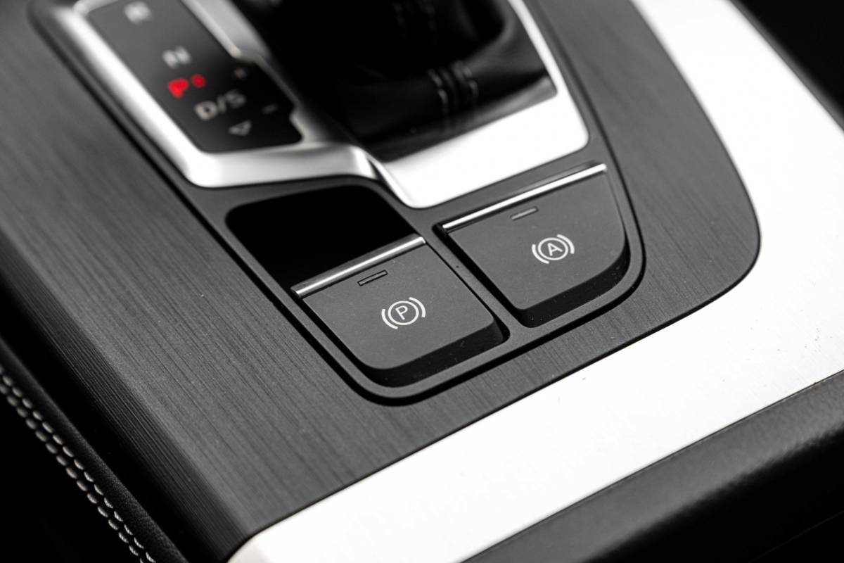 Audi Q5 Audi Q5 50 TFSI e Quattro S Edition 300 PK Virtual Keyless Stoelverwarming Elek.Trekhaak 20”