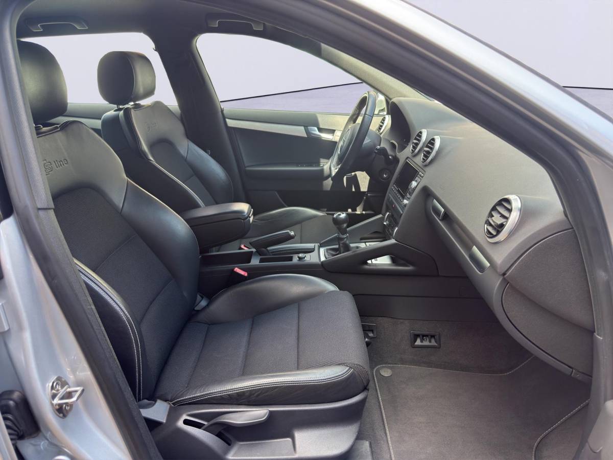 Audi A3 Audi A3 Sportback 1.4 TFSI Ambition Pro Line S /Apple Carplay/Nw. Distributieketting & Koppeling/NL-Auto/BOSE audio/Park. Sens. Achter/Climate & Cruise Control/Xenon licht/Navi/(MET GARANTIE*)