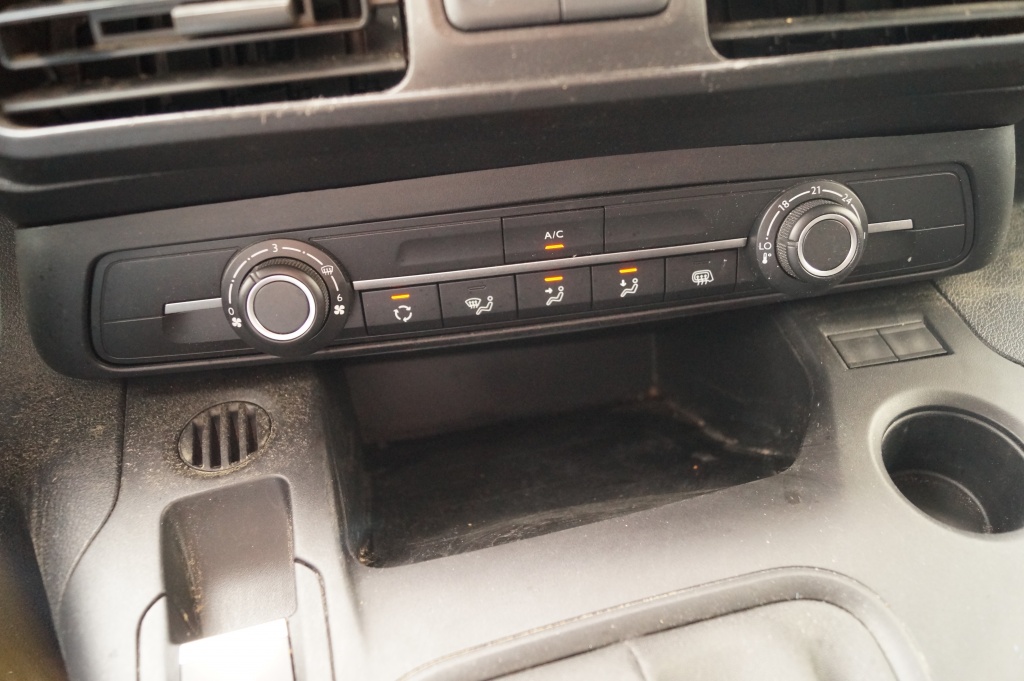 Peugeot Partner Peugeot Partner 1.5 BlueHDI Asphalt -NAVI-CAM-DAB-