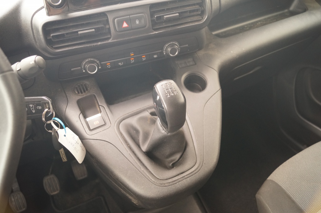 Peugeot Partner Peugeot Partner 1.5 BlueHDI Asphalt -NAVI-CAM-DAB-