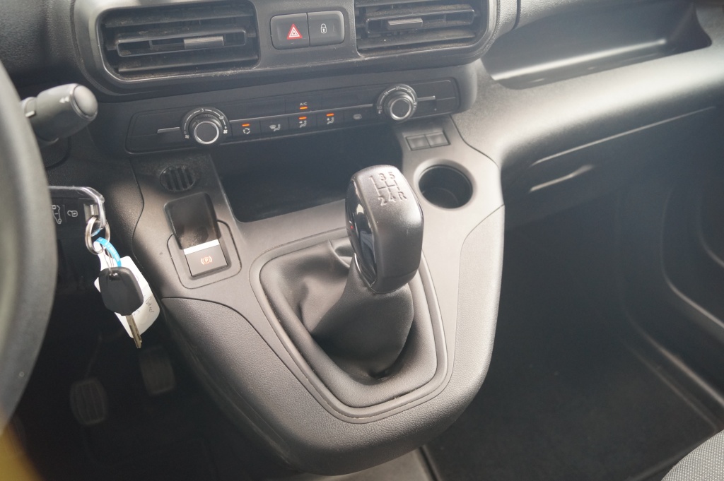 Peugeot Partner Peugeot Partner 1.5 BlueHDI Asphalt -NAVI-CAM-DAB-
