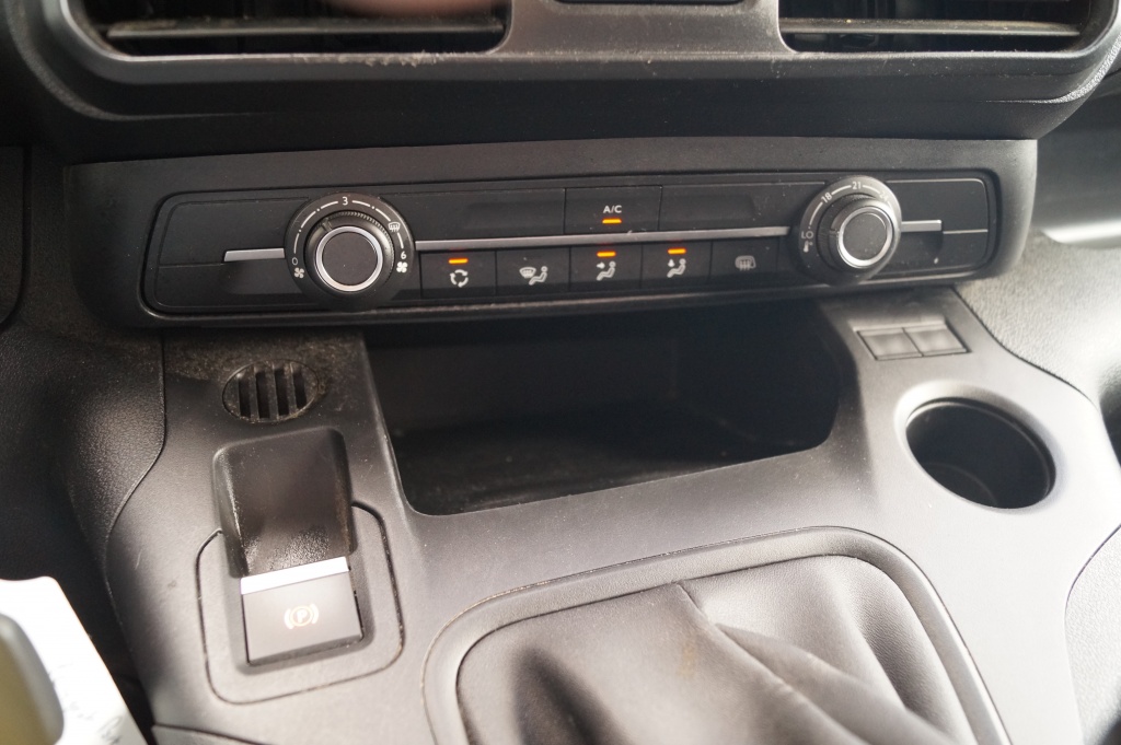 Peugeot Partner Peugeot Partner 1.5 BlueHDI Asphalt -NAVI-CAM-DAB-