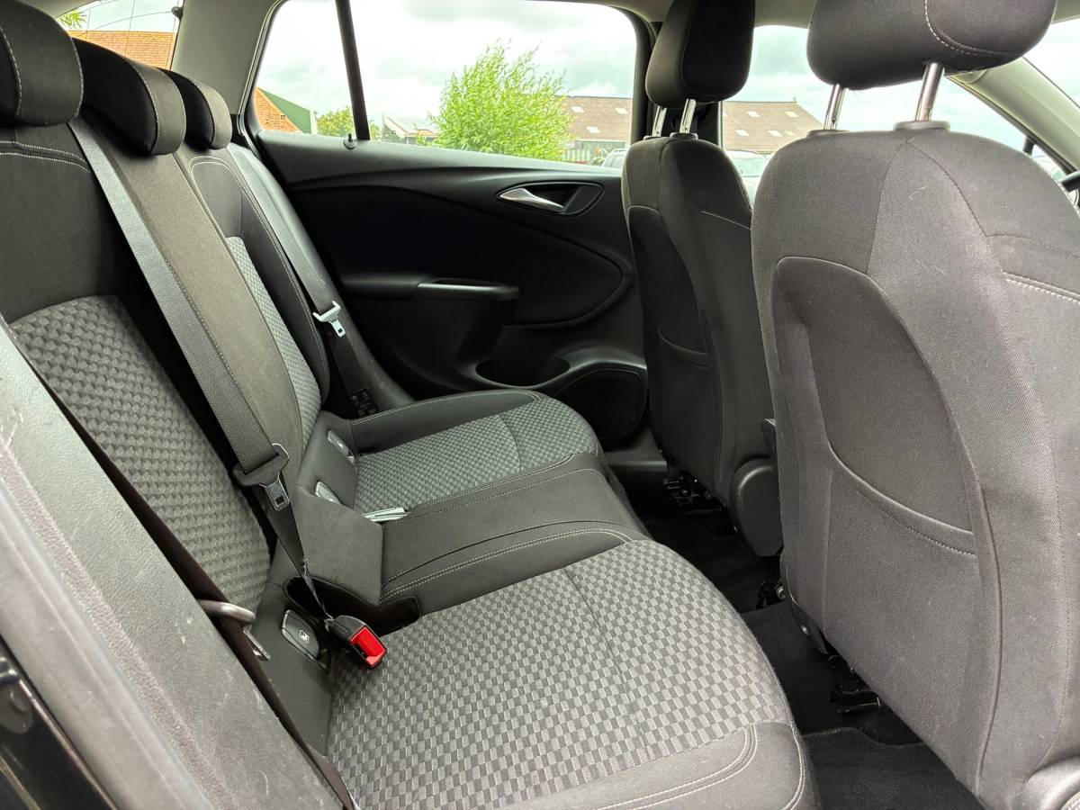 Opel Astra Opel Astra Sports Tourer 1.4 Business+ | Cruise + Clima nu € 5.450,-!!!