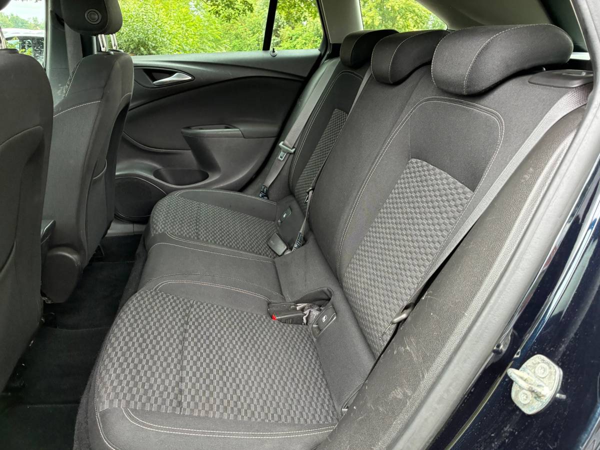 Opel Astra Opel Astra Sports Tourer 1.4 Business+ | Cruise + Clima nu € 5.450,-!!!