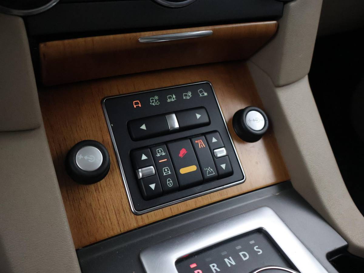 Land Rover Discovery Land Rover Discovery 3.0 SDV6 256 PK HSE GRIJS KENTEKEN + SCHUIFDAK | CAMERA | LEDER | HK | TREKHAAK